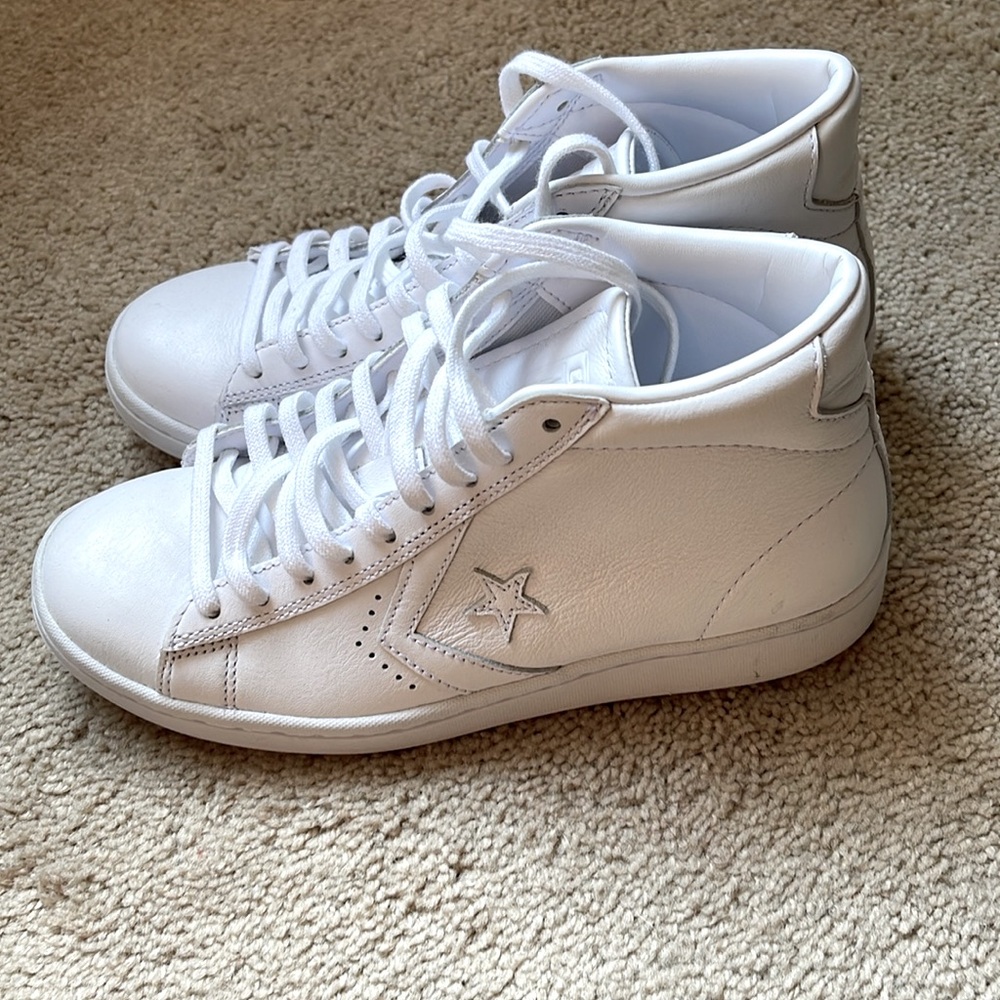Women’s Converse size 5.5